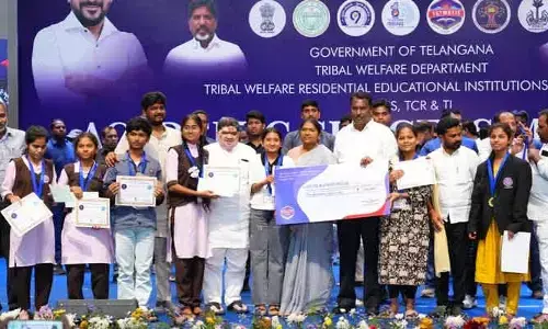 రిజర్వేషన్లపై ప్రశ్నలొచ్చినా సిగ్గుపడొద్దు.. మన మూలాలపై గర్వపడాలి: సీతక్క