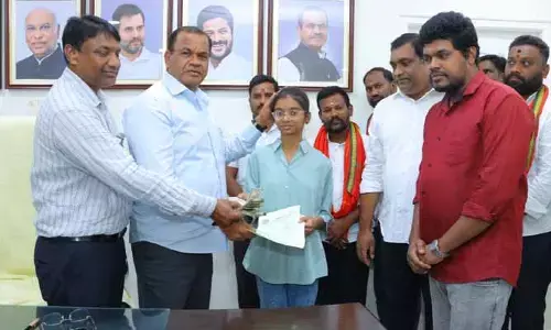 విద్యార్థిని భవితకు అండగా మంత్రి కోమటిరెడ్డి