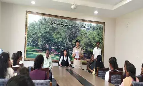 సమాజ అభివృద్ధిలో యువత చురుకైన పాత్ర పోషించాలి : ఎస్పీ జానకి