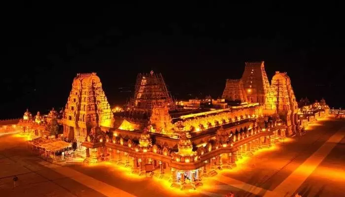 యాదాద్రిలో ప్రొటోకాల్ కష్టాలు..అధికారిక సమీక్షల్లోనూ పార్టీ నేతల హల్చల్ యాదాద్రిలో ప్రొటోకాల్ కష్టాలు..అధికారిక సమీక్షల్లోనూ పార్టీ నేతల హల్చల్