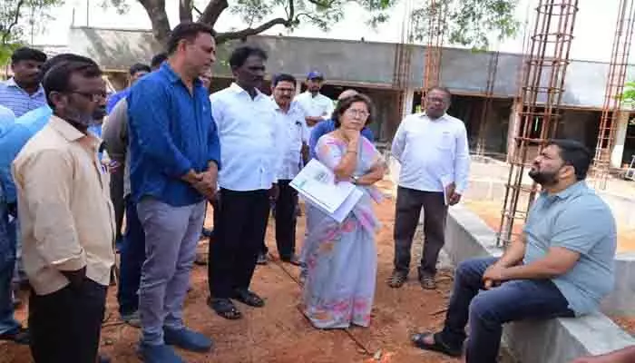 విద్యార్థులకు ఇబ్బందులు లేకుండా నిర్మాణాలు పూర్తి చేయాలి: కలెక్టర్ విద్యార్థులకు ఇబ్బందులు లేకుండా నిర్మాణాలు పూర్తి చేయాలి: కలెక్టర్