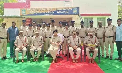 ప్ర‌జ‌ల విశ్వాసాన్ని పెంపొందించేలా ప్ర‌తి పోలీస్ అధికారి బాధ్య‌తాయుతంగా వ్య‌వ‌హ‌రించాలి : ఎస్పీ డి. జానకి