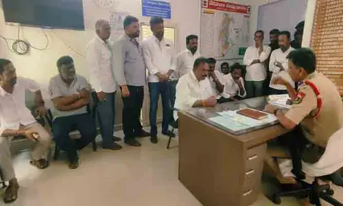 వడ్లు కొనమని అడిగితే కేసులు పెట్టిస్తారా..?  ఖ‌బడ్దార్ మేడిపల్లి సత్యం :  సుంకే రవిశంకర్