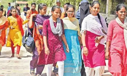 విద్యార్థులకు వేసవి సెలవులు పొడిగింపు.. మాకు ఇవ్వాలని జూ. లెక్చరర్స్ అసోసియేషన్ విజ్ఞప్తి