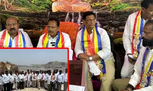 దళితుల జోలికొస్తే ఊరుకోం: మాజీ మంత్రి