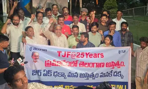 హైదరాబాద్‌లో మళ్లీ ఆంధ్ర నేతల విగ్రహాలెందుకు?.. ప్రభుత్వాన్ని ప్రశ్నించిన అల్లం నారాయణ