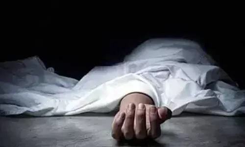 అనుమాన‌స్ప‌ద స్థితిలో కారు డ్రైవ‌ర్ మృతి