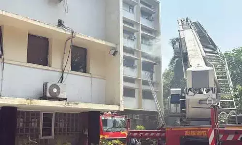 విద్యాశాఖ కార్యాలయంలో అగ్నిప్రమాదం.. స్పాట్‌కు 8 ఫైరింజన్లు