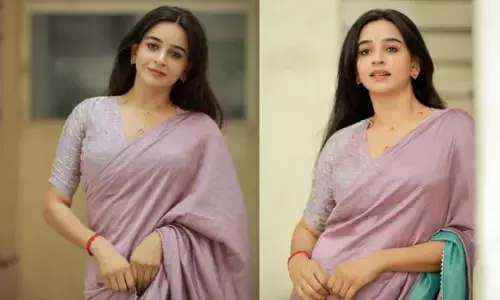 పర్పుల్ శారీలో విరబోసిన కురులతో కుర్రాళ్ల మనసు దోచుకుంటున్న దివ్య గణేశన్