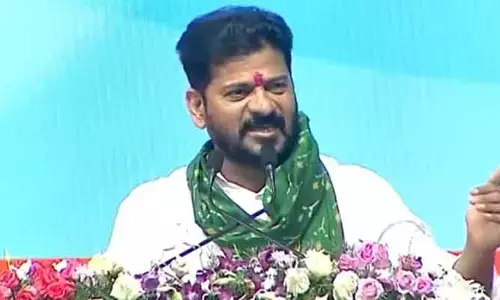 తల తాకట్టు పెట్టైనా ఇందిరమ్మ ఇళ్లకు నిధులిస్తా: ఆదివాసీలకు సీఎం రేవంత్ అభయం