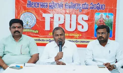 ఉద్యోగుల హెల్త్ ట్రస్ట్‌పై స్పష్టత ఇవ్వాలి: ఎమ్మెల్సీ మల్క కొమరయ్య
