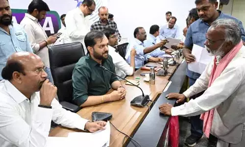 ప్రజావాణికి వచ్చే సమస్యలను సత్వరం పరిష్కరించాలి : కలెక్టర్ దీపక్ తివారి