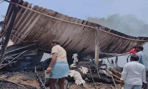 షార్ట్ సర్క్యూట్‌తో ఇల్లు దగ్ధం