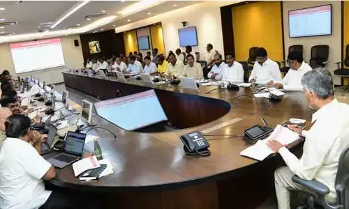 గోదావరి పుష్కరాలపై పవన్ సూచనలు పరిగణనలోకి తీసుకోండి: సీఎం చంద్రబాబు
