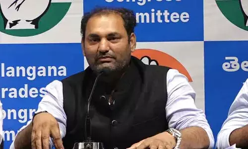 పవన్‌కు అమిత్‌షాపై ప్రేముంటే గుజరాత్‌లో పోటీచేయాలి: అనిరుధ్ రెడ్డి