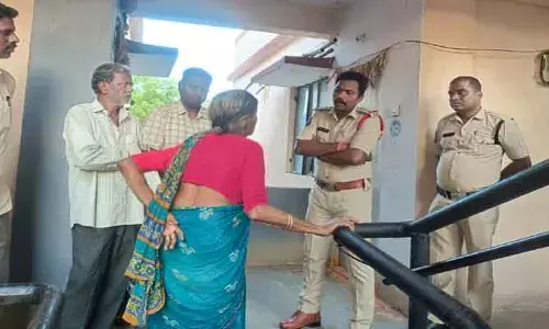 వృద్ధురాలి పై దాడి.. తీవ్ర గాయాలతో ఆస్పత్రికి తరలింపు