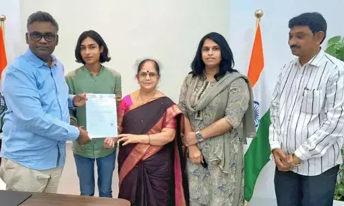 ట్రాన్స్‌జెండర్ మహిళకు సీఎంఆర్ఎఫ్ నుంచి ఆర్థిక సాయం
