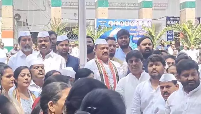 రేవంత్ రెడ్డి నేతృత్వంలోనే వచ్చే ఎన్నికలకు.. సీఎం మార్పు అంటూ ప్రచారం వేళ పీసీసీ చీఫ్ కీలక వ్యాఖ్యలు రేవంత్ రెడ్డి నేతృత్వంలోనే వచ్చే ఎన్నికలకు.. సీఎం మార్పు అంటూ ప్రచారం వేళ పీసీసీ చీఫ్ కీలక వ్యాఖ్యలు