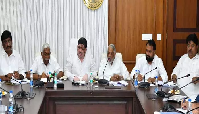 TG ఉద్యమకారుల గుర్తింపుపై ఎల్లుండి అఖిలపక్షం సమావేశం.. పార్టీలకు ఆహ్వానం TG ఉద్యమకారుల గుర్తింపుపై ఎల్లుండి అఖిలపక్షం సమావేశం.. పార్టీలకు ఆహ్వానం