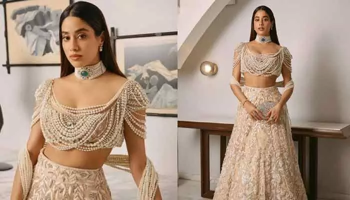 టాలీవుడ్ ఇండస్ట్రీపై జాన్వీ ప్రశంసలు.. బాలీవుడ్లో రాజీపడాల్సి వస్తుందంటూ షాకింగ్ కామెంట్స్ టాలీవుడ్ ఇండస్ట్రీపై జాన్వీ ప్రశంసలు.. బాలీవుడ్లో రాజీపడాల్సి వస్తుందంటూ షాకింగ్ కామెంట్స్