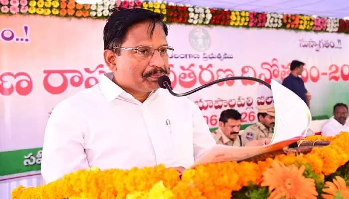 సంక్షోభం నుంచి సంక్షేమ వైపు సంక్షోభం నుంచి సంక్షేమ వైపు