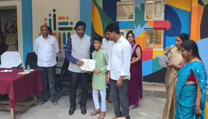 రాష్ట్ర స్థాయి ఆర్ట్స్ అండ్ క్రాఫ్ట్స్ పోటీల్లో ప్రథమ స్థానం సాధించిన రిక్కి తేజ రాష్ట్ర స్థాయి ఆర్ట్స్ అండ్ క్రాఫ్ట్స్ పోటీల్లో ప్రథమ స్థానం సాధించిన రిక్కి తేజ