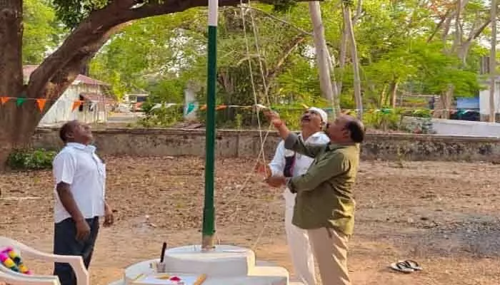 అలా ఎలా జెండా ఎగురేశారు..? అలా ఎలా జెండా ఎగురేశారు..?