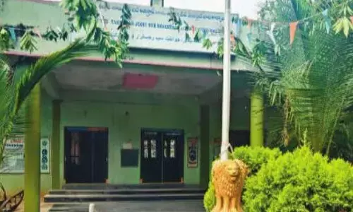 కంప్యూటర్ ఆపరేటర్ల వసూళ్ల పర్వం