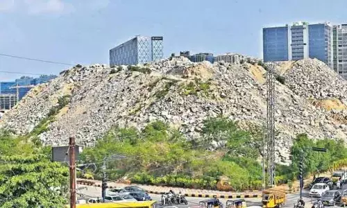 లక్షల టన్నుల వ్యర్థాలు.. ఐటీ కారిడార్‌లో తొమ్మిదేళ్లుగా గుట్టలుగా పేరుకుపోయిన డంప్