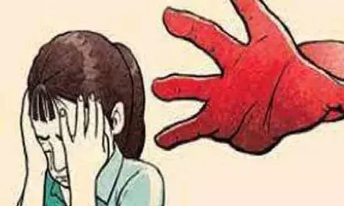 మైనర్ బాలిక పై అసభ్య ప్రవర్తన... వృద్ధుడి పై పోక్సో  కేసు నమోదు