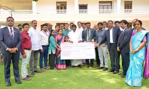 విధి నిర్వహణలో మృతి చెందిన లైన్‌మెన్ ప్రమోద్ కుమార్ కుటుంబానికి భరోసా