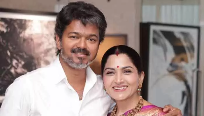 విజయ్ని కలిసిన ఖుష్బూ.. ఇది చాలా ప్రత్యేకమంటూ ఎమోషనల్ పోస్ట్ విజయ్ని కలిసిన ఖుష్బూ.. ఇది చాలా ప్రత్యేకమంటూ ఎమోషనల్ పోస్ట్