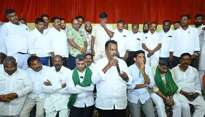 కొమిరెడ్డి సేవలు మరువలేనివి : మంత్రి అడ్లూరి కొమిరెడ్డి సేవలు మరువలేనివి : మంత్రి అడ్లూరి