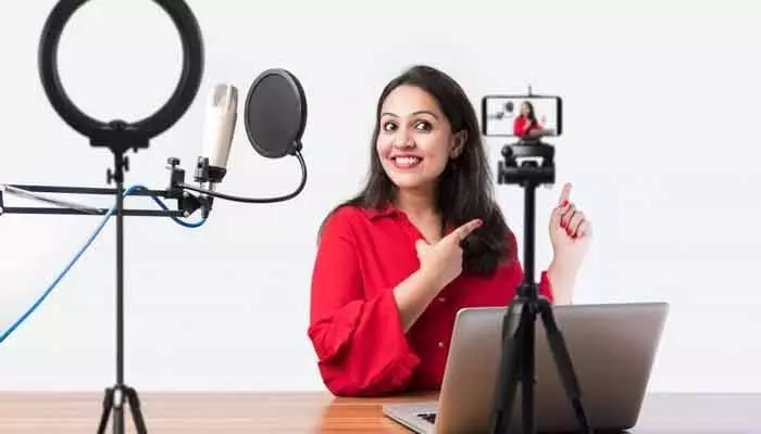 Gen Z Memoir : మనసులో అనిపించింది సోషల్ మీడియాలో చెప్పేస్తున్న యూత్! Gen Z Memoir : మనసులో అనిపించింది సోషల్ మీడియాలో చెప్పేస్తున్న యూత్!