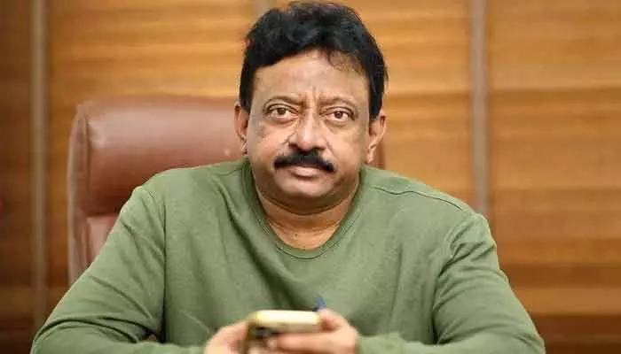 రణవీర్ సింగ్కు సపోర్ట్ చేయబోయి చిక్కుల్లో పడిన ఆర్జీవీ.. వెంటనే క్షమాపణలు చెప్పాలంటూ FWICE డిమాండ్! రణవీర్ సింగ్కు సపోర్ట్ చేయబోయి చిక్కుల్లో పడిన ఆర్జీవీ.. వెంటనే క్షమాపణలు చెప్పాలంటూ FWICE డిమాండ్!