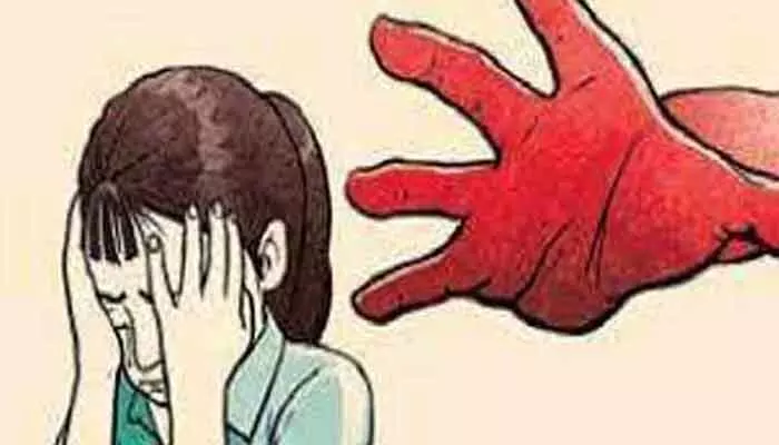 మైనర్ బాలిక పై అసభ్య ప్రవర్తన... వృద్ధుడి పై పోక్సో కేసు నమోదు మైనర్ బాలిక పై అసభ్య ప్రవర్తన... వృద్ధుడి పై పోక్సో కేసు నమోదు