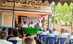 ‘సైబర్ నేరాల పట్ల ప్రజలు అప్రమత్తంగా ఉండాలి’..  ఎస్సై వీరేందర్ కీలక సూచనలు