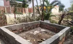 విద్యార్థుల బాత్రూమ్ పనులపై రాజకీయ కుట్రలు తగవు