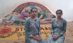 పర్యావరణ పరిరక్షణపై సందేశం.. ఆకట్టుకుంటున్న ‘దేవిన సిస్టర్స్’ సైకత శిల్పం