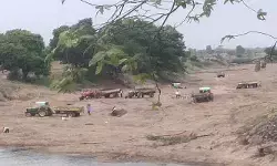 కంటి తుడుపు చర్యలతో ఆగని ఇసుక అక్రమ దందా