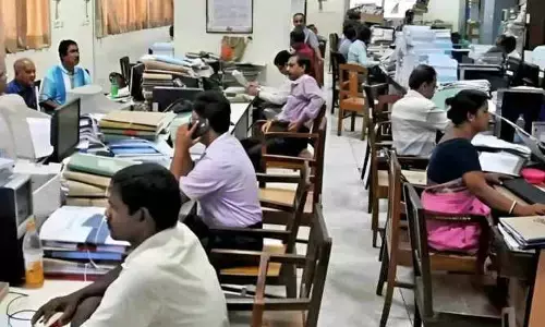 సిటీ వదలని ఇంజినీర్లు.. జిల్లాల్లోనే మగ్గుతున్న క్షేత్రస్థాయి ఉద్యోగులు