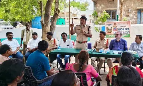 మాద‌క ద్ర‌వ్యాల‌కు పిల్ల‌ల‌ను దూరంగా ఉంచాలి : ఏసీపీ ప్ర‌శాంత్ రెడ్డి