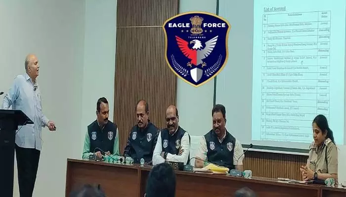 థాయ్లాండ్–హైదరాబాద్ డ్రగ్స్ లింక్ బట్టబయలు.. ఈగల్ టీమ్ దెబ్బకు ఇంటర్నేషనల్ ముఠా గుట్టురట్టు థాయ్లాండ్–హైదరాబాద్ డ్రగ్స్ లింక్ బట్టబయలు.. ఈగల్ టీమ్ దెబ్బకు ఇంటర్నేషనల్ ముఠా గుట్టురట్టు