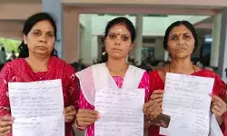 ‘డబుల్ ఇళ్లకు డబ్బులు అడుగుతుండ్రు’.. మున్సిపల్ ఆఫీస్ ఎదుట మహిళల ఆవేదన