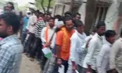 టోకెన్ల కోసం జోన్న రైతుల తంటాలు