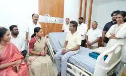 మావోయిస్టు మాజీ అగ్రనేత దేవ్‌జీని కలిసిన కల్వకుంట్ల కవిత
