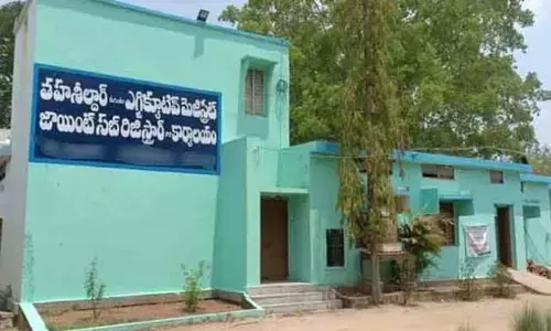 మంథని తహశీల్‌.. దళారుల అడ్డా!