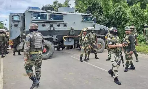 మణిపూర్‌‌లో మళ్లీ మొదలైన హింస.. ముగ్గురు పౌరులు దుర్మరణం