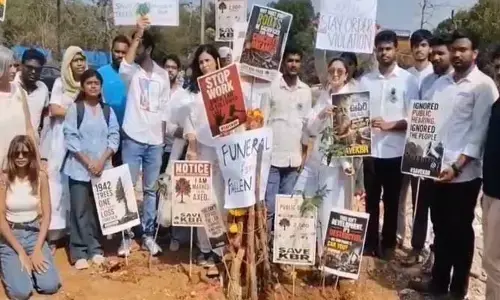 కేబీఆర్ పార్క్ వద్ద వృక్షాలకు ‘అంతిమ సంస్కారాలు’.. ప్రభుత్వ తీరుపై వినూత్న నిరసన