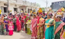 ఘనంగా ముదిరాజు ముత్తైదువల బోనాలు: ఊరేగింపులో ఆకట్టుకున్న పోతరాజు విన్యాసం